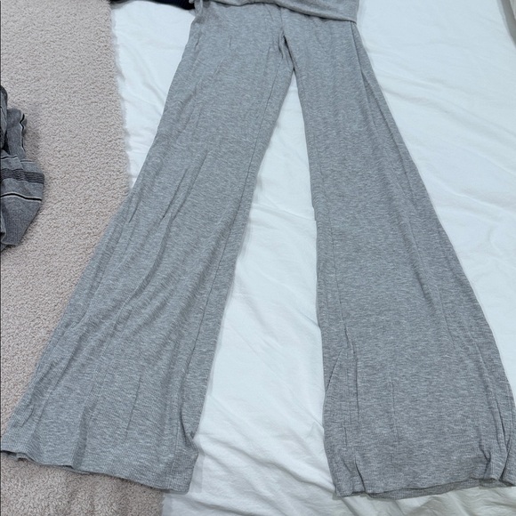 Aritzia Light Gray Ribbed Fabric - Picture 2 of 3